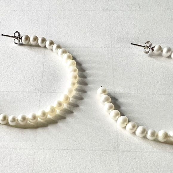 Exquisite Sterling Silver Rice Pearl C-Hoop Earrings: Timeless Elegance - Picture 3 of 9